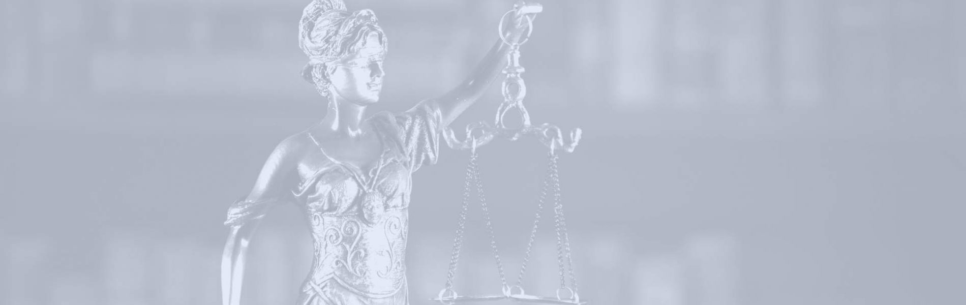 Justizia als kleine Bronzefigur bildlich für Strafrecht Rechtsanwalt